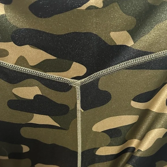 Nike Camo Leggings - Green and Black - Picture 10 of 10